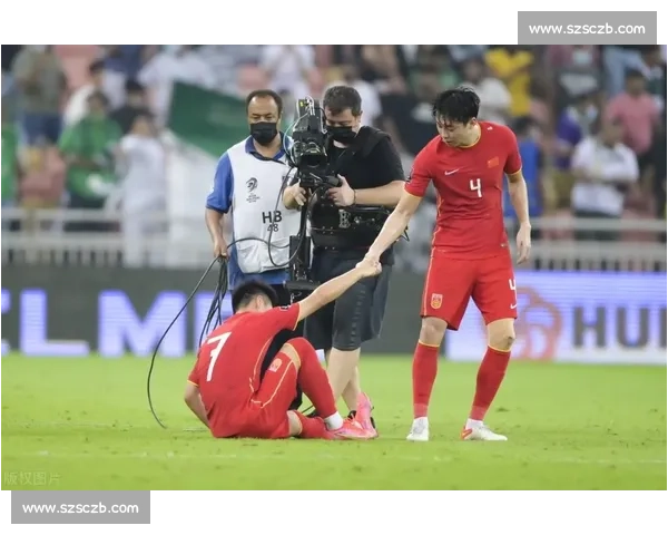 进球献战友！郑文煊举球衣暖苏超关键战